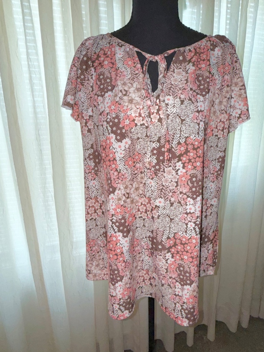 Woman's short sleeve floral top - Size L